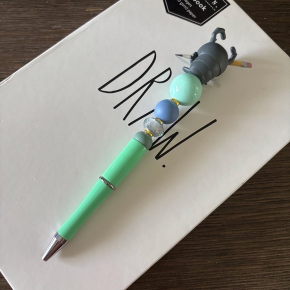 Disney Doorables: A Bug's Life: Tuck handmade beaded pen - Picture 3 of 3